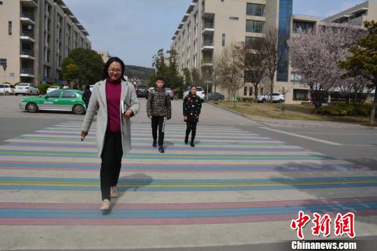 �Ї�(gu��)�V��F(xi��n)��ɫ��(chu��ng)����R��񿾮�wͿ�f�����ȇ}��