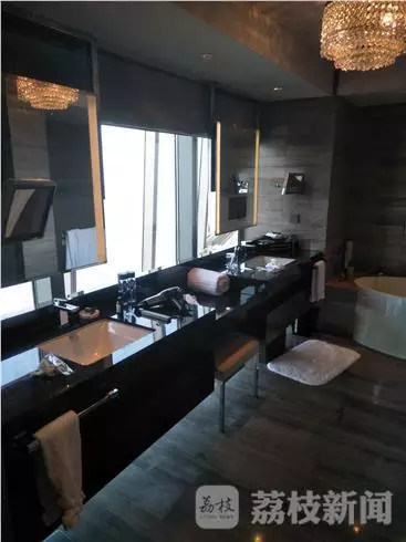 ��Ůʿ��ʾ�o���п�����ԡ�g���(c��)�Ĳ���ӳ����ׂ���Ӱ��