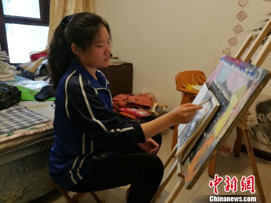 山西19歲聾女孩的勵志人生:從倒數(shù)第一到高考全國第四(圖)