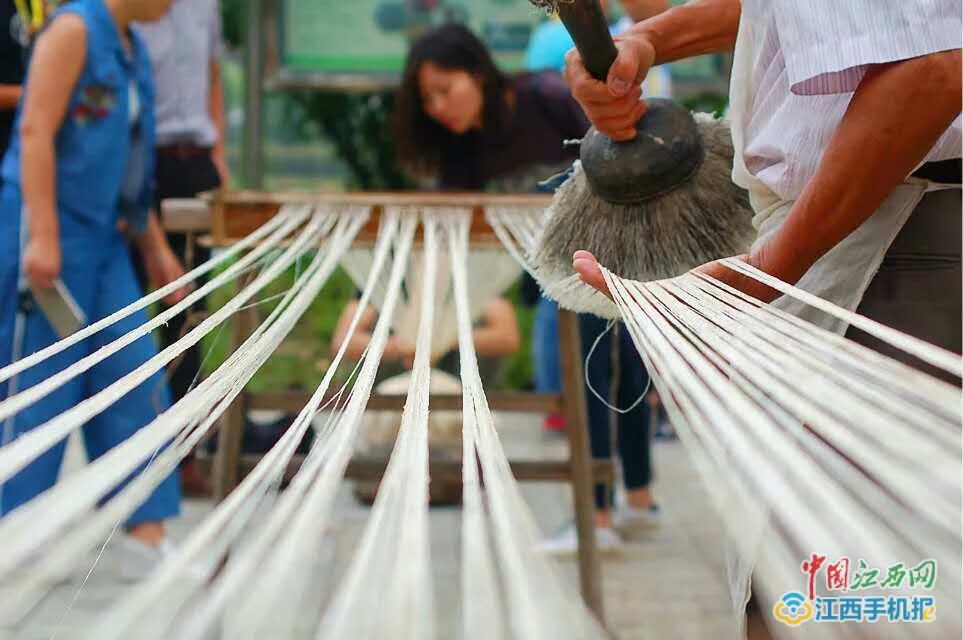 江西分宜“千年夏布+旅游”煥發(fā)時尚生機(jī) 江西分宜“千年夏布+旅游”煥發(fā)時尚生機(jī)