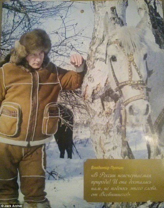 �c���_˹���y(t��ng)�վ����^һ����ĸ��X������Σ����_˹���s־�����Ƴ����վ�2016�v����������12���վ��DƬ���ɱ��𹷹�����΢Ц������������~�ĈDƬ�����ҵ���չʾ���@�����y(t��ng)����Ӳ�c���Ტ�桱��һ����