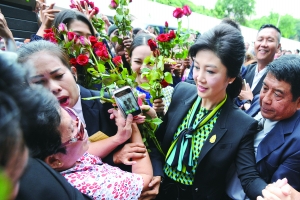 泰前總理英拉出席大米收購(gòu)案庭審 或被監(jiān)禁10年 泰前總理英拉出席大米收購(gòu)案庭審 或被監(jiān)禁10年