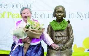 安倍出席廣島核爆紀(jì)念儀式遇抗議 被指欺騙國民 安倍出席廣島核爆紀(jì)念儀式遇抗議 被指欺騙國民