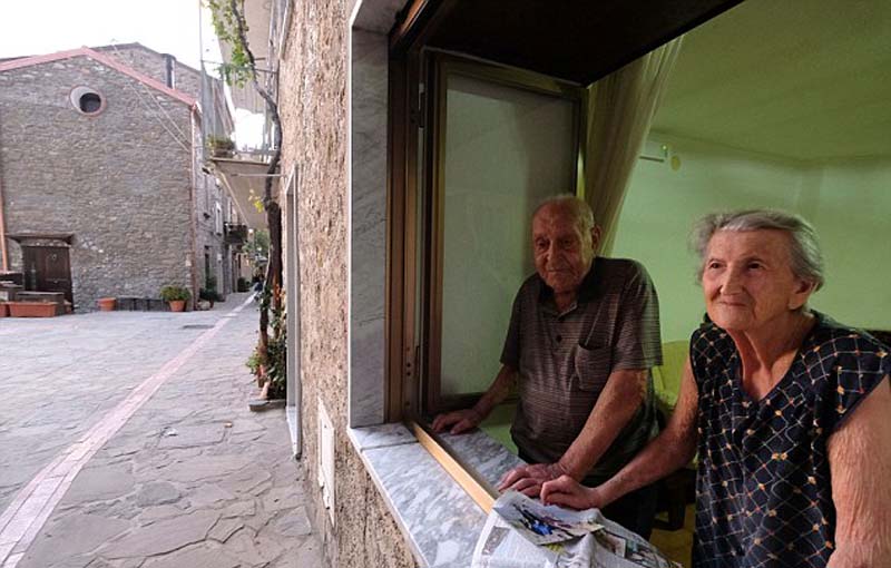 意大利村莊1/10居民超過(guò)100歲 曝長(zhǎng)壽秘訣(組圖) 意大利村莊1/10居民超過(guò)100歲 曝長(zhǎng)壽秘訣(組圖)