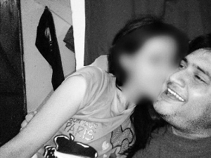 ӡ�ȵ���D�ײ��L(zh��ng)���Լ�Ů�� �ѽ�(j��ng)�������(�D)