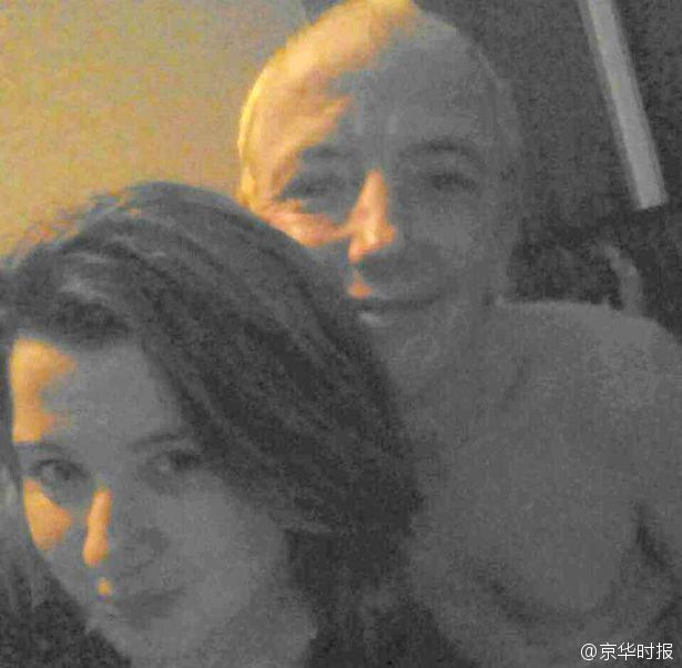 ���ӏ����H��Ů����ι�䶾Ʒ ����12��O(ji��n)��(�D)