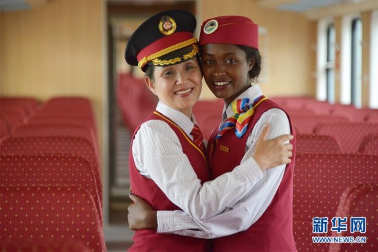 (國(guó)際)(1)跟中國(guó)師傅學(xué)開火車