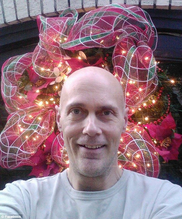 美男子紐約劇院撒好友骨灰導(dǎo)致表演取消 美男子紐約劇院撒好友骨灰導(dǎo)致表演取消