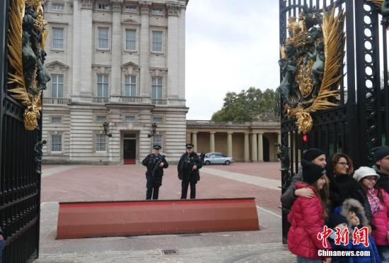 �Y�ψD��Ӣ�����ذ׽�h�m�� <a target='_blank' ><p  align=