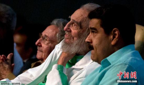 �Y�ψD:2016��11��26��,�Ű�ǰ�I(l��ng)��(d��o)�˷Ƶ�?t��ng)�����˹���_ȥ�����Ű͹ٷ��W(w��ng)վ�������l(f��)���Ƶ�?t��ng)�����˹���_�ڱ���15���Ĕz�ăɏ���Ƭ,�@�ǷƵ�?t��ng)�����˹���_���һ��Ҋ(ji��n)�T�ڈ�(b��o)�˵���Ƭ���D�鿨˹���_��ϯ�cף���ľ�ʮ�q���յ����(hu��)��