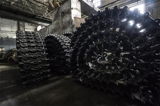 ����,���ӛ�߅��^�˞����m���ַ��b�׹��S,����̹���ڴ��M(j��n)���ޏ�(f��)�����µĹ�����