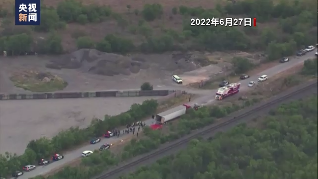 非法移民被運(yùn)至紐約 美國黨爭鬧劇再上演