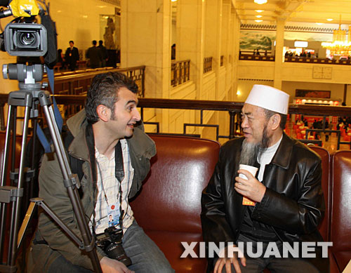 3��5�գ���ʮһ��ȫ��������������һ�Ε��h�ڱ������������_Ļ���@����ϯ�_Ļ����ȫ�����f(xi��)ί�T�R�_�t�����壩����������������ͨӍ��ӛ�ߚW˹�����L�� ���A��ӛ�ߏ����x �z