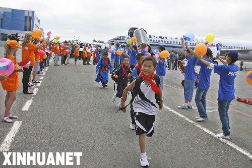 7��17�������_˹�W(xu��)���ڷ�������˹�п��Кgӭ��(z��i)�^(q��)С��������(d��ng)�գ������_˹���B(y��ng)��364���Ĵ������(z��i)�^(q��)��С�W(xu��)���ı������ɶ��ɵص��_���_˹��������˹�п��У�����91���ڱ����׶��C�������������C�ČW(xu��)���������_�����B(y��ng)�F�����гɆT����ס��������˹�п��еġ�����ȫ�탺ͯ�������_ʼ����20��į��B(y��ng)�� ���A��ӛ�������z