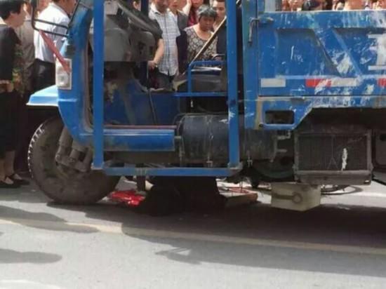 �Ĵ�����ǅ^(q��)һ����Ů�ӱ���݆؛܇�뉺����