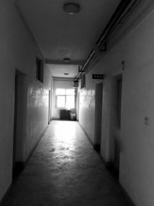 �߿�ǰϦ��ĳ��(qu��n)��ý�w�����ˇ�(gu��)��(n��i)200����̓�ٴ�W(xu��)���׷QҰ�u��W(xu��)�������Σ������9���ϰ���