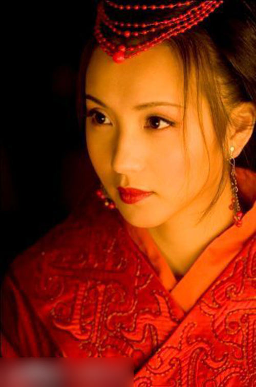 ����Ƴ��ݡ���������ʮ���һ��� Ů�ǽ^�����b����(c��)