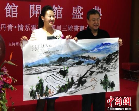兩岸三地書畫名家昆明揮毫潑墨結(jié)情緣 兩岸三地書畫名家昆明揮毫潑墨結(jié)情緣