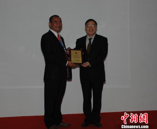 廣東茂名臺(tái)商協(xié)會(huì)第七屆理事監(jiān)事就職陳明哲連任會(huì)長(zhǎng) 廣東茂名臺(tái)商協(xié)會(huì)第七屆理事監(jiān)事就職陳明哲連任會(huì)長(zhǎng)