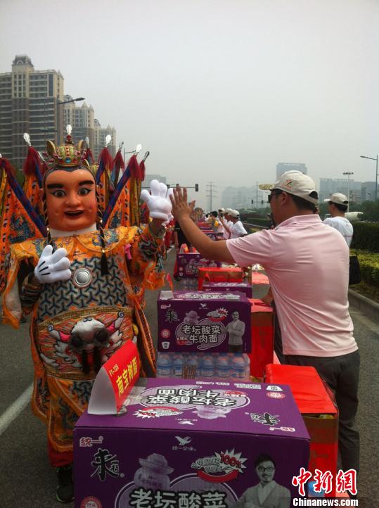 �ɰ����f(w��n)��ϲӭ��ɽ�۾ۋ��桰�ؼҡ�(�D)