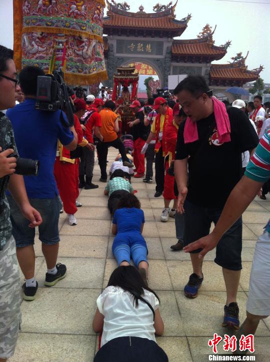 �ɰ����f(w��n)��ϲӭ��ɽ�۾ۋ��桰�ؼҡ�(�D)