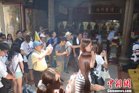 臺北興安宮組團(tuán)至“媽祖故里”湄洲島謁祖進(jìn)香 臺北興安宮組團(tuán)至“媽祖故里”湄洲島謁祖進(jìn)香