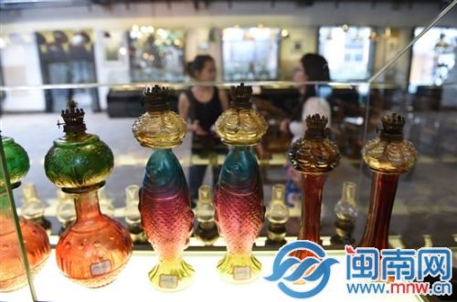 泉州臺(tái)商投資區(qū)古油燈收藏展 萬盞油燈見證海絲文化 泉州臺(tái)商投資區(qū)古油燈收藏展 萬盞油燈見證海絲文化