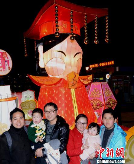 馬祖花燈點(diǎn)亮“兩馬同春鬧元宵”燈會