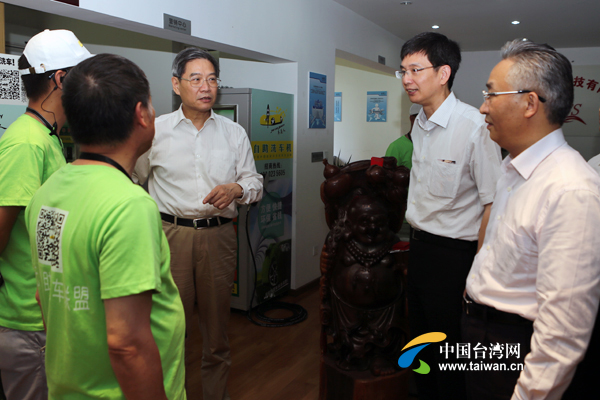 國(guó)臺(tái)辦主任張志軍考察重慶臺(tái)商個(gè)體戶 鼓勵(lì)做好做大 國(guó)臺(tái)辦主任張志軍考察重慶臺(tái)商個(gè)體戶 鼓勵(lì)做好做大