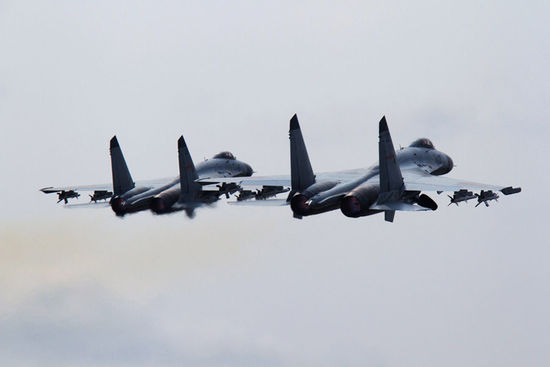 臺(tái)軍監(jiān)控解放軍機(jī)穿巴士海峽軍演(圖)