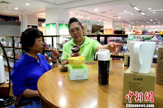 天津:“玉米田”搬進(jìn)廚房 臺(tái)灣綠游館推介環(huán)保精品 天津:“玉米田”搬進(jìn)廚房 臺(tái)灣綠游館推介環(huán)保精品