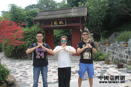 鄂臺兩岸大學生參觀荊州古城墻 鄂臺兩岸大學生參觀荊州古城墻