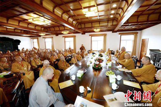 臺(tái)灣大崗山法脈百余人在浙江普陀山“尋根禮祖” 臺(tái)灣大崗山法脈百余人在浙江普陀山“尋根禮祖”