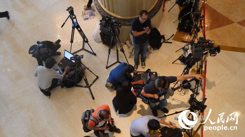 ����ý�w�۽�����(x��)�R���� ���@��ͨ���D����8��