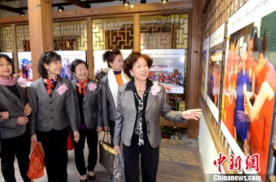 �������顤һ���H�� ���{�DŮˇ�g��(ji��)�zӰչ���ņ�Ļ