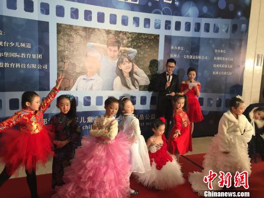 �ɰ���ͯ����΢�Ӱ�����ѽ���Լ���������ӳ