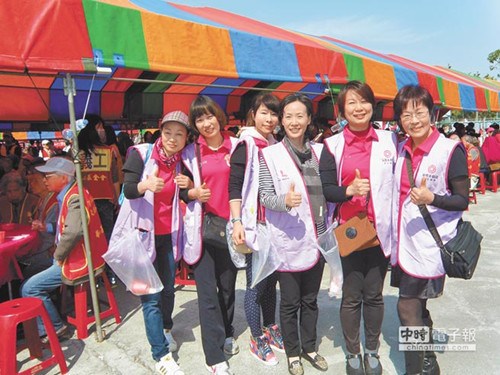 大陸配偶在臺不忘付出關(guān)懷常為弱勢發(fā)聲(圖)