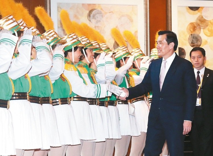 �S������20��λ��oƽ��50�q�ġ���һŮ�xꠡ��٘��������gӭ�RӢ�ŵĵ�����