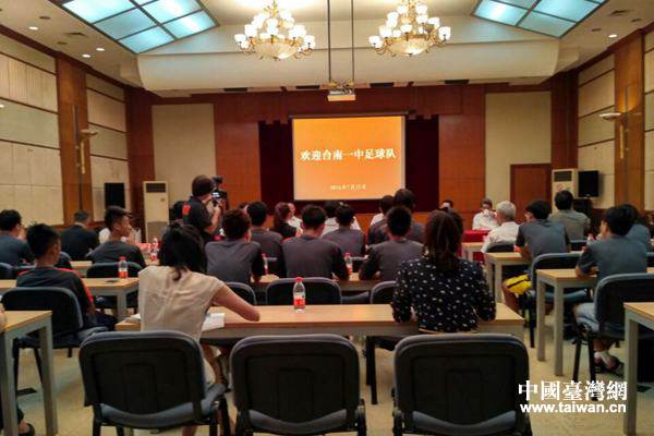 ���m(x��)�ɰ� ��ِ�L(f��ng)��--�_�������c�_��һ�н�����Մ��ӛ