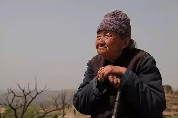 守望海峽盼兒歸 老者仙逝夢未圓 守望海峽盼兒歸 老者仙逝夢未圓