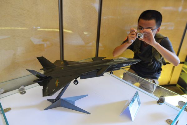 һ�����^�����^����20��(zh��n)���C(j��)ģ�͡� �����A��l(f��)��