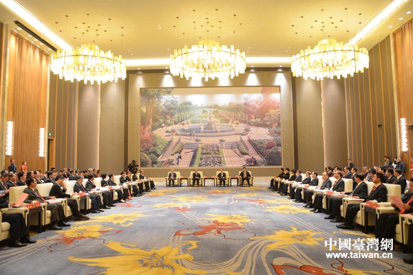 ����ʡί��(sh��)ӛ¹���硢ʡ�L(zh��ng)�����(hu��)Ҋ(ji��n)����2016�M�_(t��i)���ϲ�����(j��ng)�Q(m��o)�Ļ������������(hu��)���_(t��i)����Ҫ���e