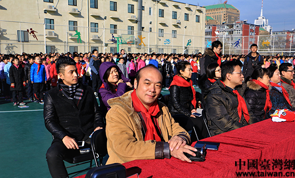 兩岸同胞攜手辦公益 環(huán)保漫畫書走進奮斗小學(xué) 兩岸同胞攜手辦公益 環(huán)保漫畫書走進奮斗小學(xué)