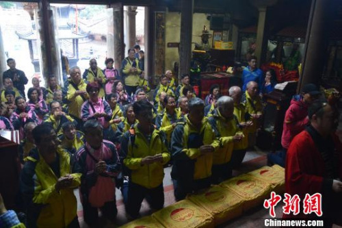 2��21�����_�������а�ɰ��ʥĸ�m�����ű�һ��42�������R�����������`�������Љ�Ԫ�������𣬕r��6�������θ����������������ލu�]���M��������Ⱥ�A �z