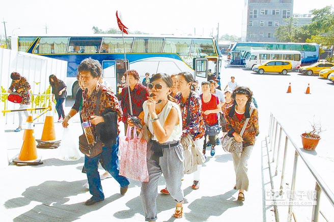 1月赴臺(tái)陸客較去年減11萬(wàn) 臺(tái)導(dǎo)游轉(zhuǎn)行洗碗打零工