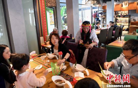 ��ԭ��(m��ng)��ˇ������̎̎��Ҋ���Ą�(chu��ng)������������W(xu��)���e��һ���_(t��i)���ٔ�(sh��)�����L(f��ng)������ӛ�߄��ɸ� �z