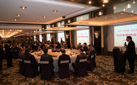 ���ɰ����̈F(tu��n)�w����I(y��)��ӭ�´�(li��n)�x���(d��ng)�����_(t��i)���e��