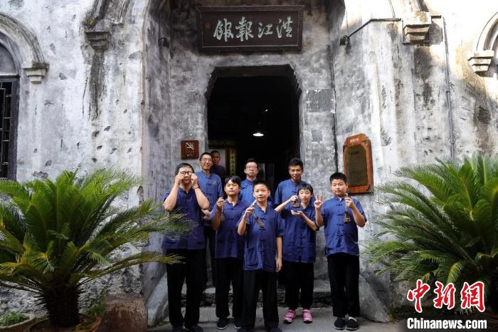 �Y�ψD���ɰ������ں齭���̳��ЌW(xu��)�̵��Ļ������齭���̳� ���D