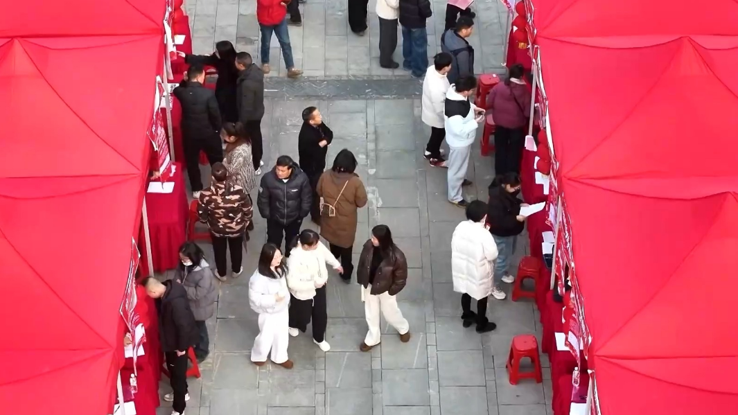 “直播帶崗”+現(xiàn)場招聘 多地招聘活動火熱 “直播帶崗”+現(xiàn)場招聘 多地招聘活動火熱
