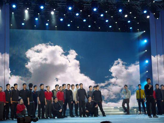 央視春晚緊急調(diào)整板塊白巖松領(lǐng)銜賑災(zāi)朗誦(圖)